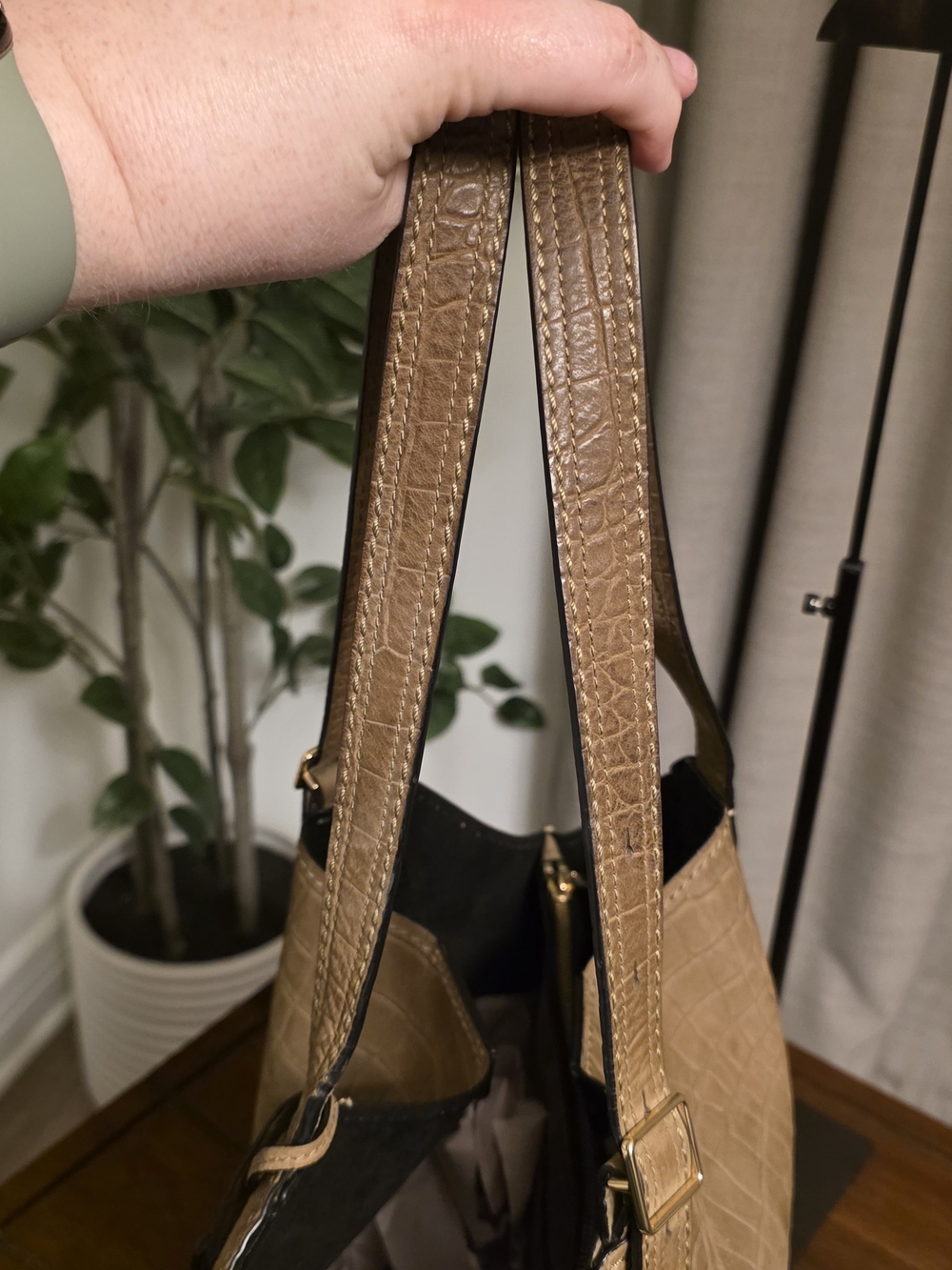 Marc Jacobs The Director Nubuc Croc Embossed Shoulder Bag - Picture 7 of 13